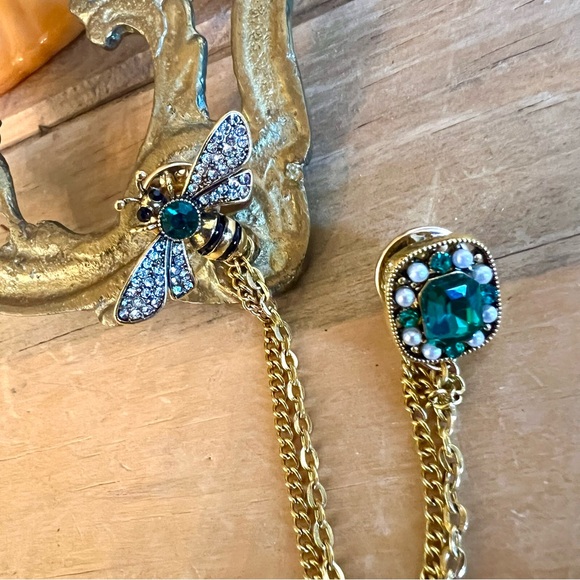 New! Bee 🐝 Brooch With Chain Emerald Green Hat Pin - Picture 3 of 5